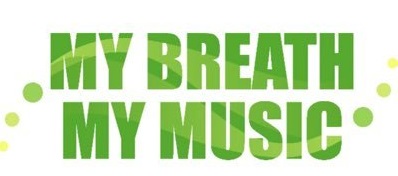In grünen Großbuchstaben steht My Breath und darunter My Music. Links und rechts von jeweils drei grün gefüllten Kreise in verschiedenen Größen eingerahmt.