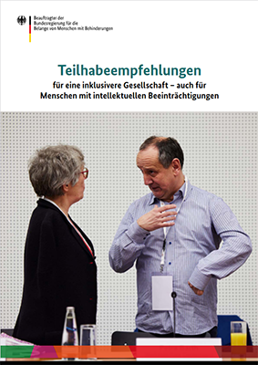 Cover der Publikation mit dem Titel: Teilhabe-Empfehlungen für eine inklusivere Gesellschaft. Auch für Menschen mit Lern-Schwierigkeiten und einem Foto mit zwei Menchen. 