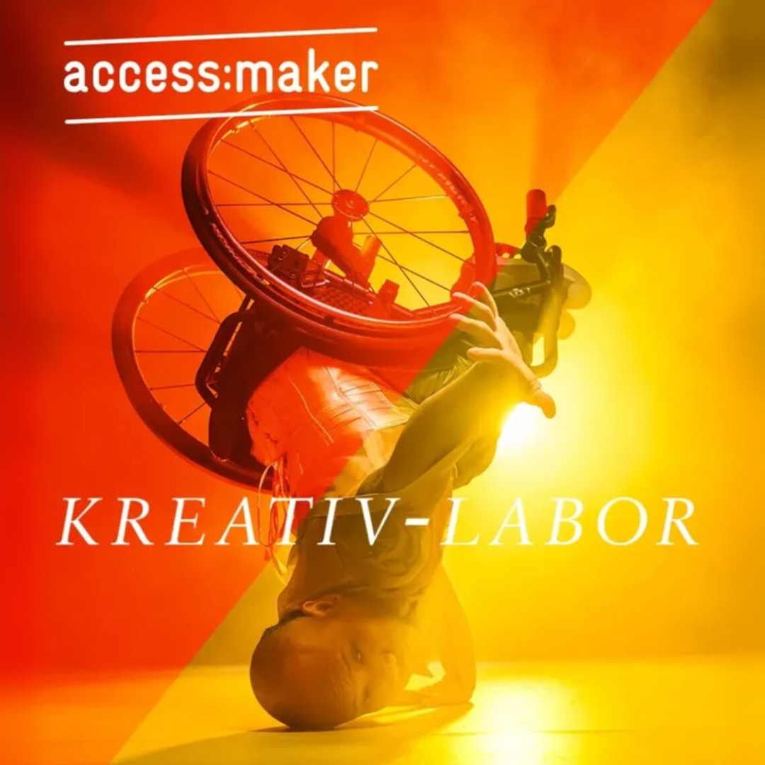 Access Maker Kreativ-Labor, künstlerisches Motiv mit Rollstuhl und leuchtendem Hintergrund.