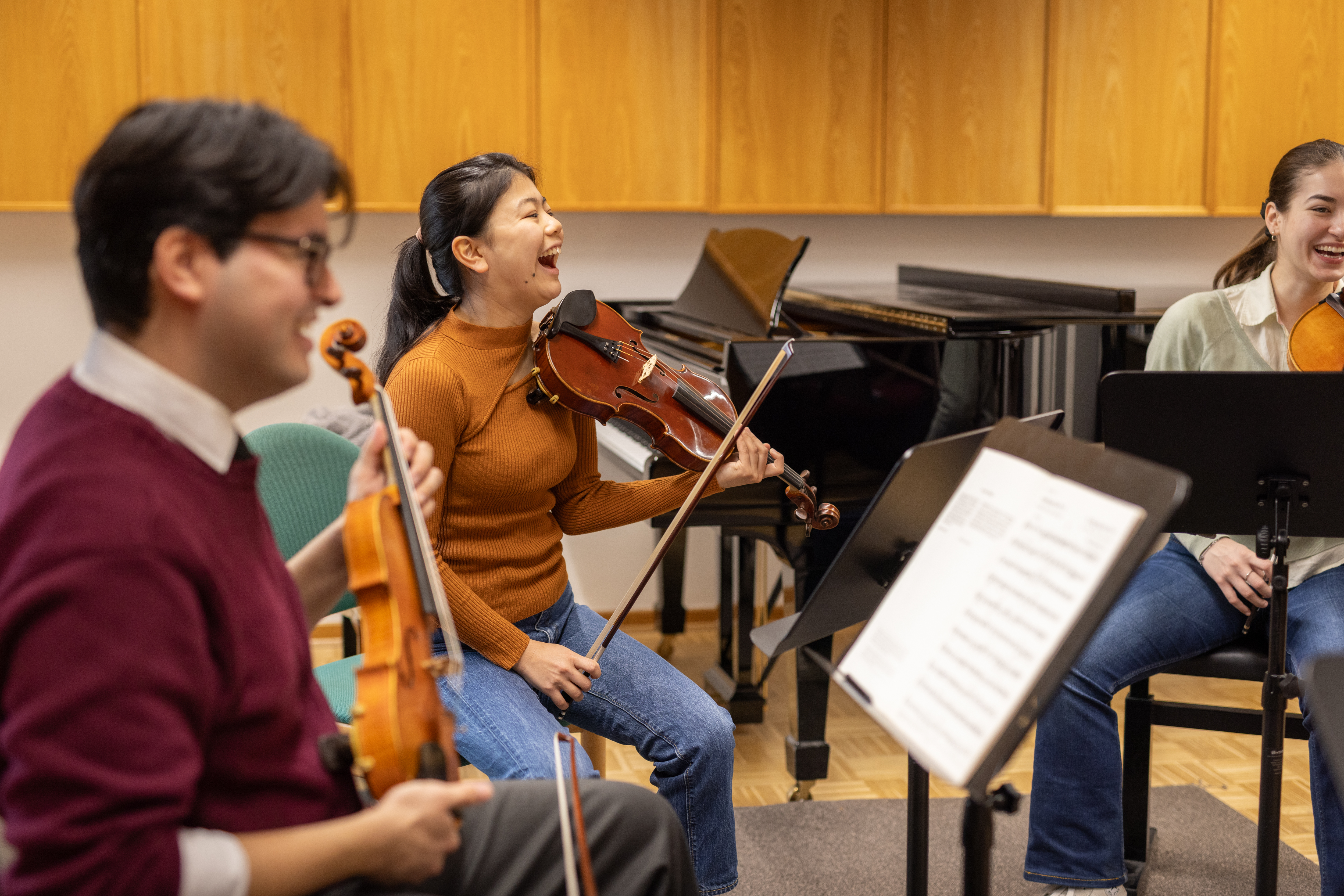 Foto: Studierende der HfMT im Unterricht
